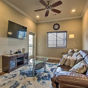 With Community Pool Less Than 1 Mile To Miramar Beach! Apartment Destin